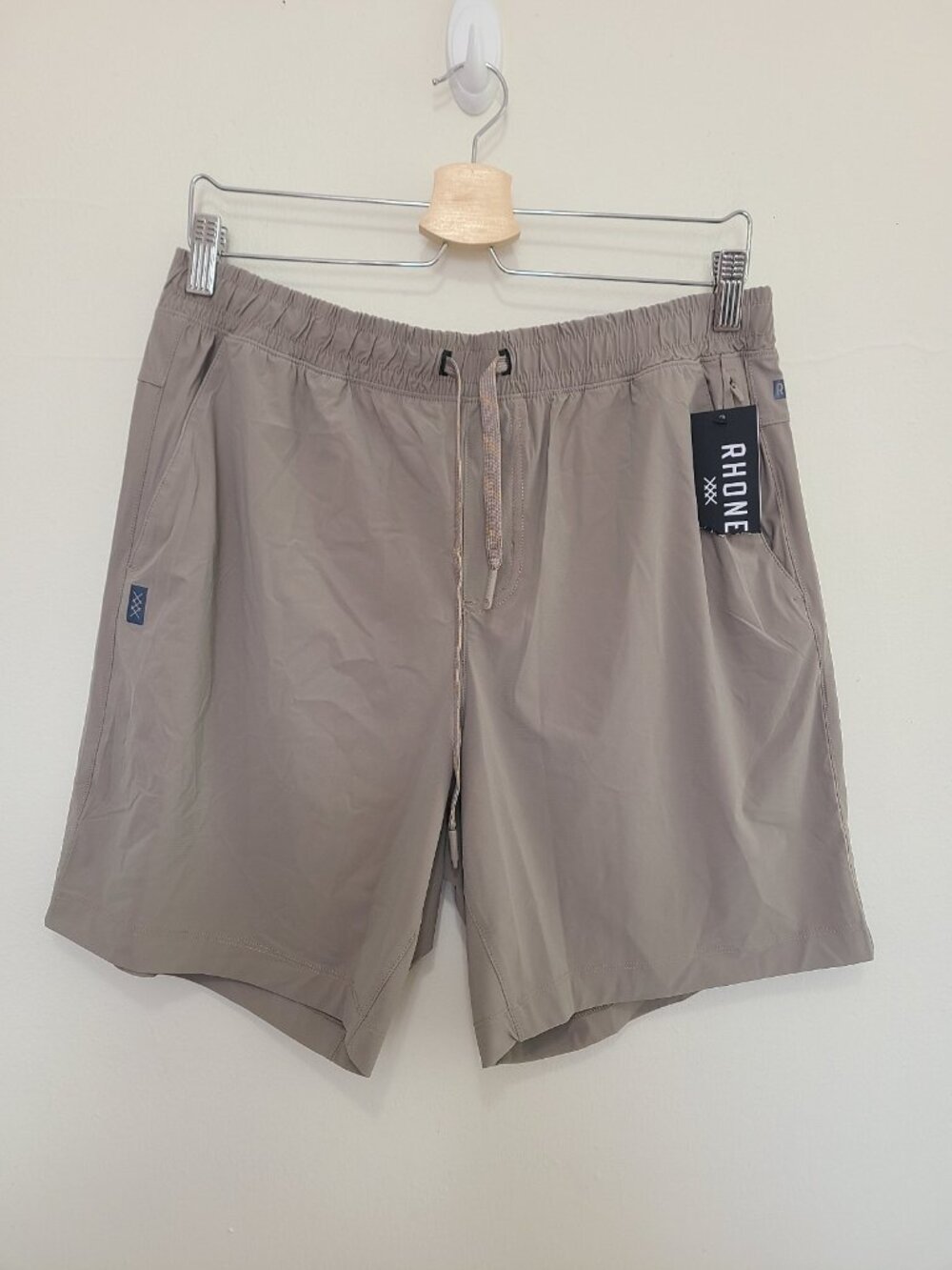 NWT RHONE Unlined Pursuit Shorts 7" Foggy Taupe Mens Medium Performance size L